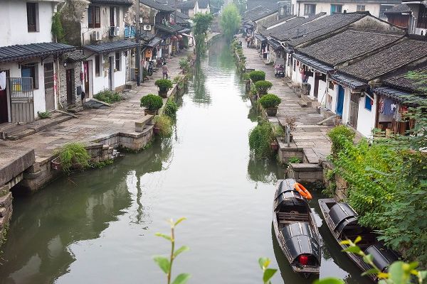 Su, Keren 아티스트의 Rowing Wupeng boat on the Grand Canal-Shaoxing-Zhejiang Province-China작품입니다.